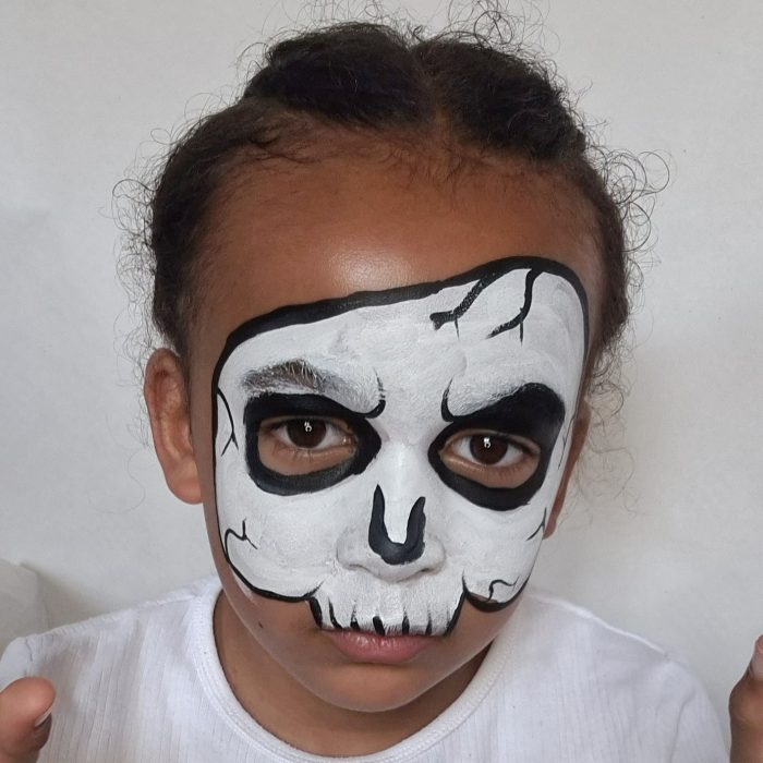 skull face paint girl